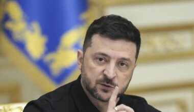 Zelensky scosso dagli scandali: è l'ora della verità. E adesso cambierà la strategia al fronte contro la Russia