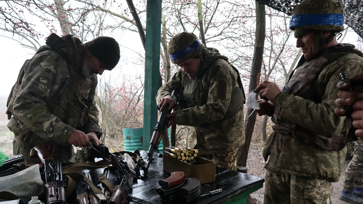 Ucraina - Russia, le notizie sul conflitto in diretta | Corruzione, Zelensky in difficoltà: si dimette Yermak, arriva Umerov. Attacchi coi droni vicino Kiev