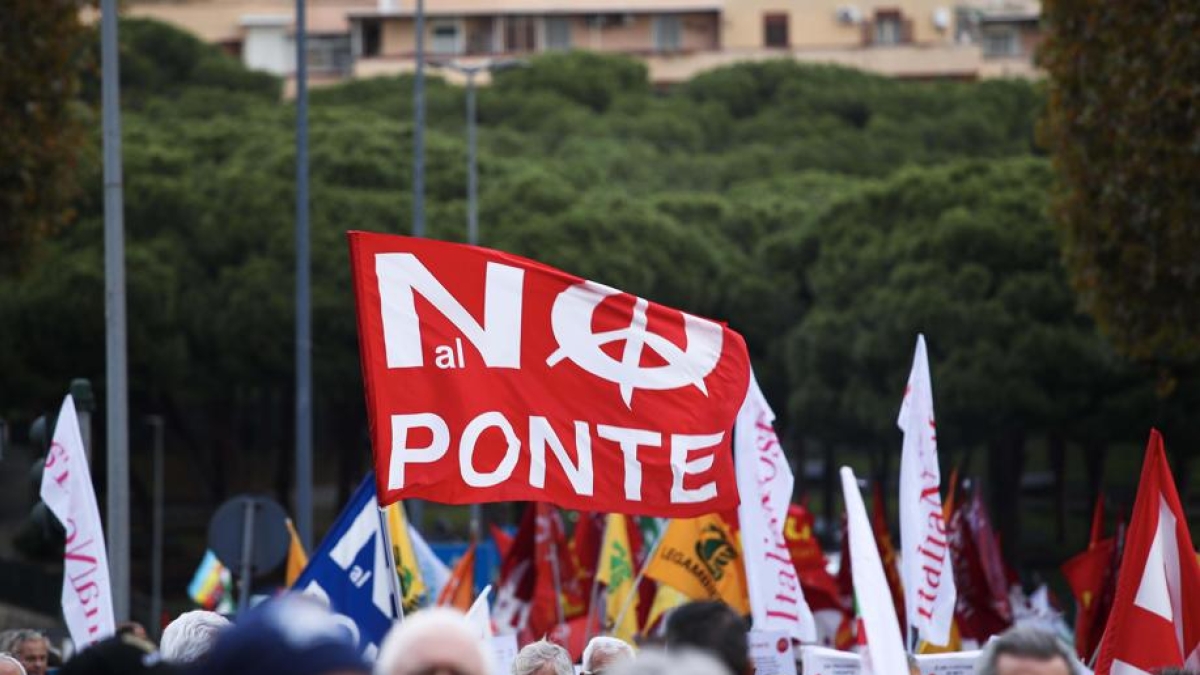 È record al corteo no ponte a Messina: «Siamo in 15 mila». I comitati contro la linea di Salvini