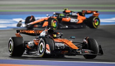 F1 Gp Qatar, la gara in diretta. Piastri parte in pole, Norris (2°) può vincere il Mondiale. Leclerc scatta decimo, Hamilton 17° - Corriere della Sera