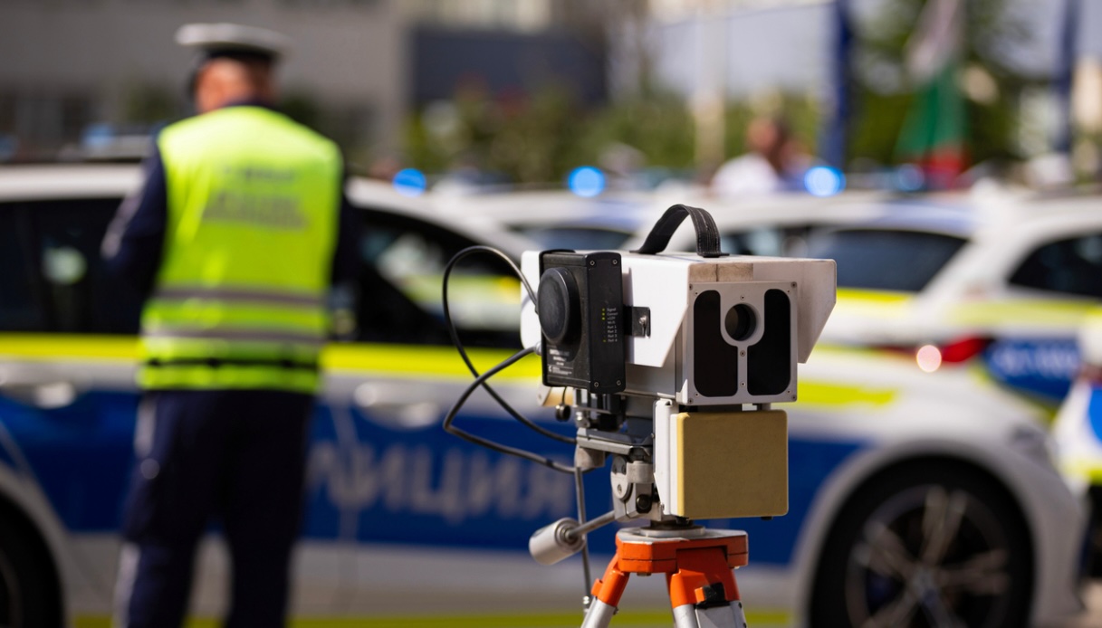 84enne fermato a 235 km/h a bordo del suo SUV