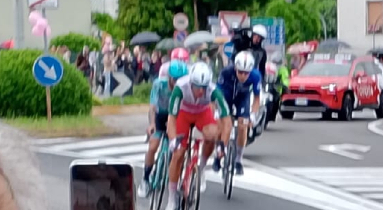 Giro d'Italia a Portogruaro, festa grande al passaggio del serpentone rosa