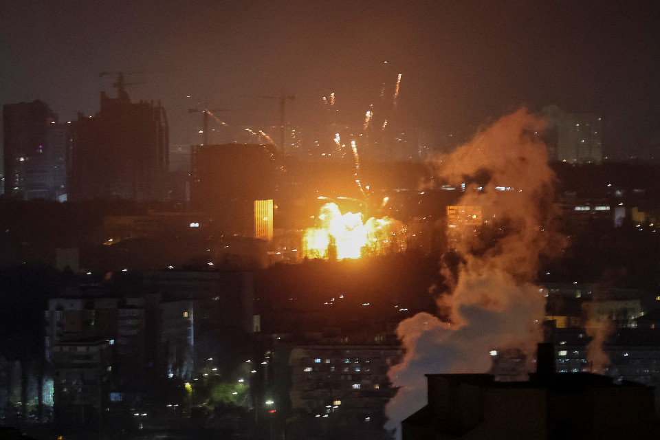 L’Ucraina al buio: riaccendiamo luci di pace