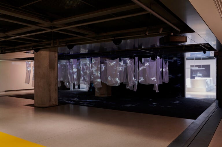 9 La nuova sede di Fondation Cartier a Parigi inaugura con una mostra-tributo alla storia della città 