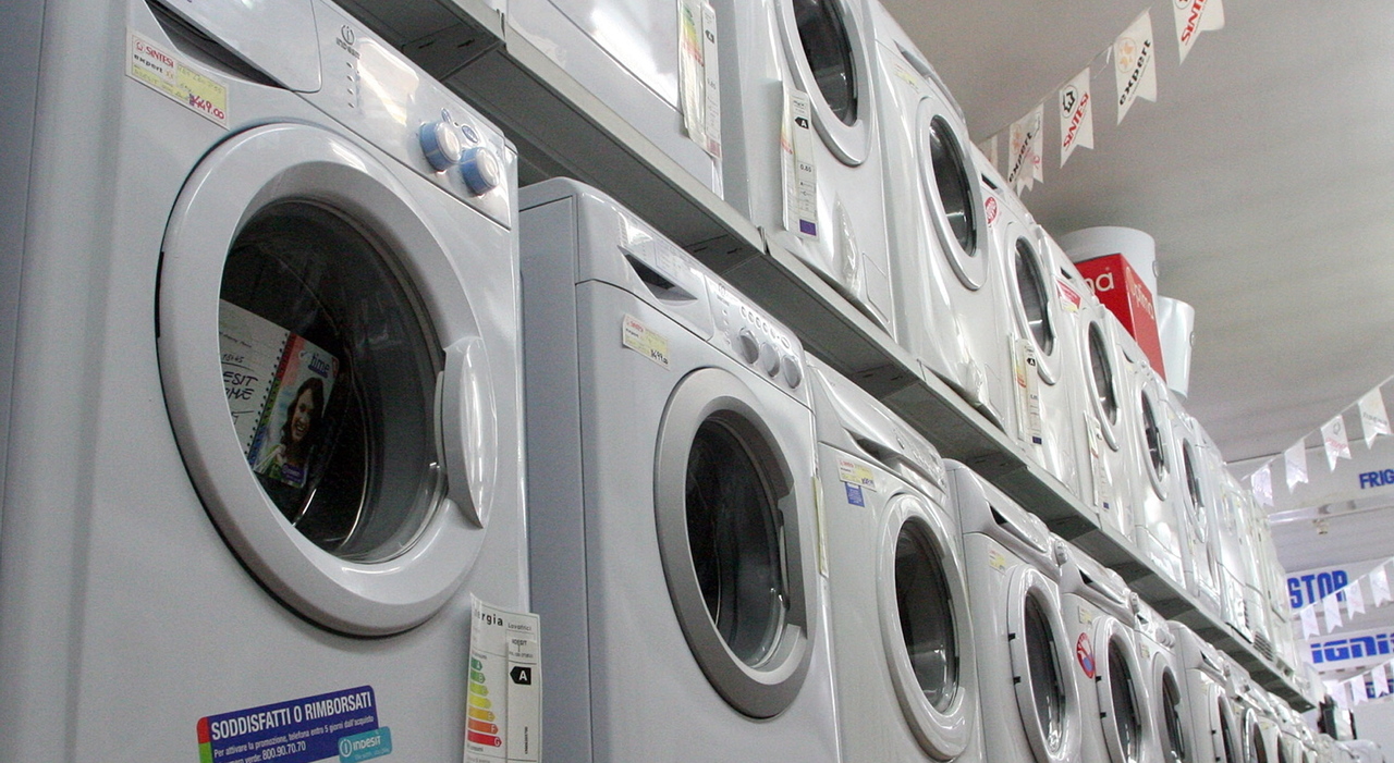 Bonus elettrodomestici 2025 da 200 euro, via da novembre: come fare richiesta e cosa si può acquistare