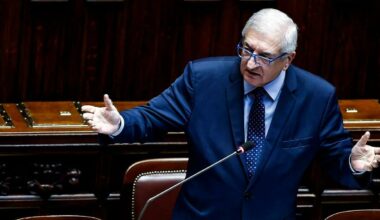 Il ministro degli Affari Europei, Politiche di Coesione e Pnrr Tommaso Foti in aula alla Camera dei Deputati durante lo svolgimento di interrogazioni a risposta immediata del Question Time, Roma, 18 giugno 2025. ANSA/ANGELO CARCONI