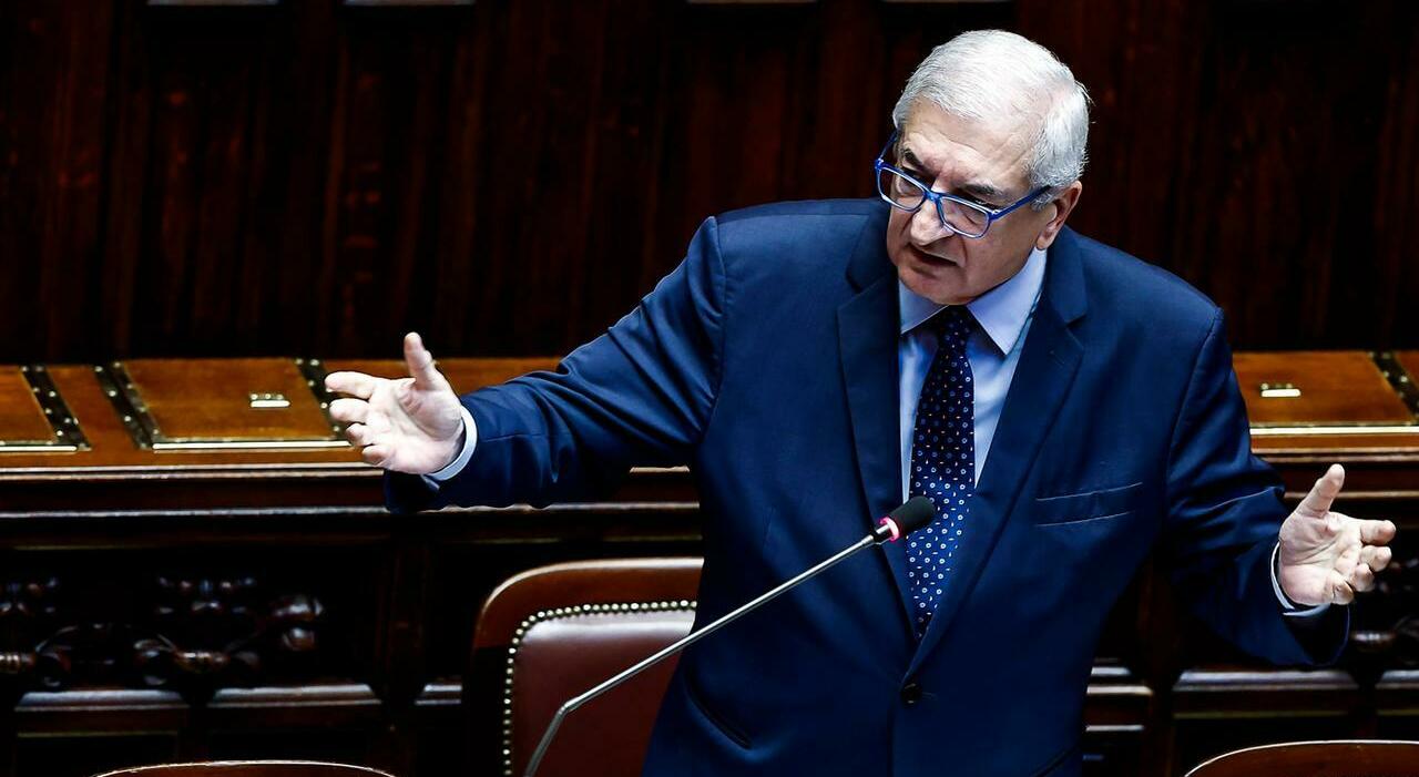 Il ministro degli Affari Europei, Politiche di Coesione e Pnrr Tommaso Foti in aula alla Camera dei Deputati durante lo svolgimento di interrogazioni a risposta immediata del Question Time, Roma, 18 giugno 2025. ANSA/ANGELO CARCONI