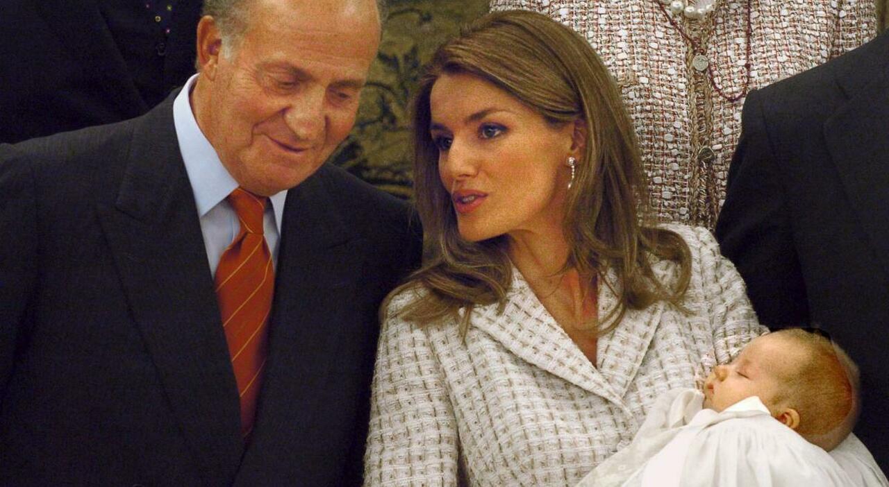 Juan Carlos, l'autobiografia dell'ex re di Spagna: «Vivo ad Abu Dhabi senza pensione. Mio figlio mi ha voltato le spalle, con Letizia c'è disaccordo. La regina Elisabetta mi disse: Non abdicare»