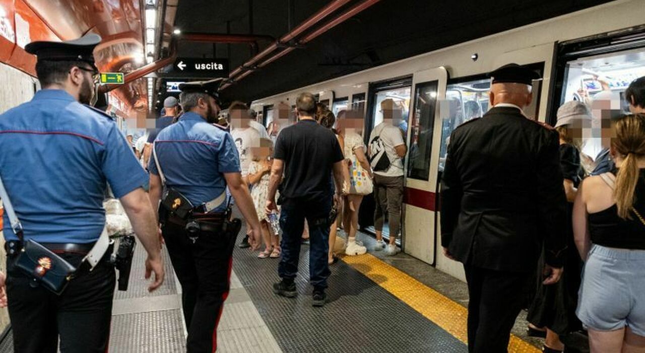 Roma, metro B tornata regolare, attivati in mattinata i bus sostitutivi: caos tra i passeggeri
