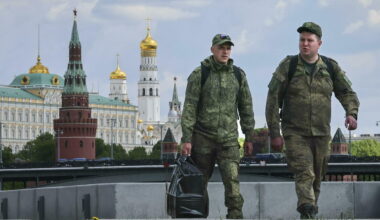 Russia, il Cremlino ora cita la «guerra civile» tra le 5 potenziali sfide della società (e c'è anche la crisi economica)