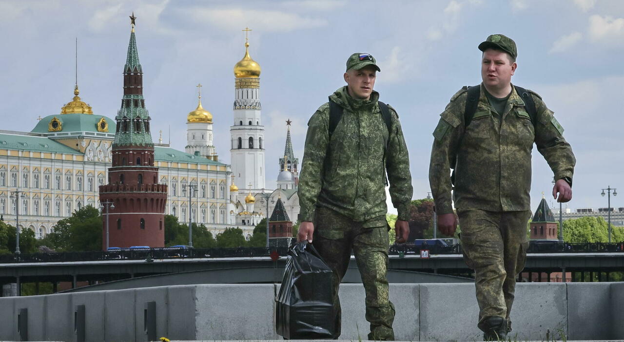 Russia, il Cremlino ora cita la «guerra civile» tra le 5 potenziali sfide della società (e c'è anche la crisi economica)