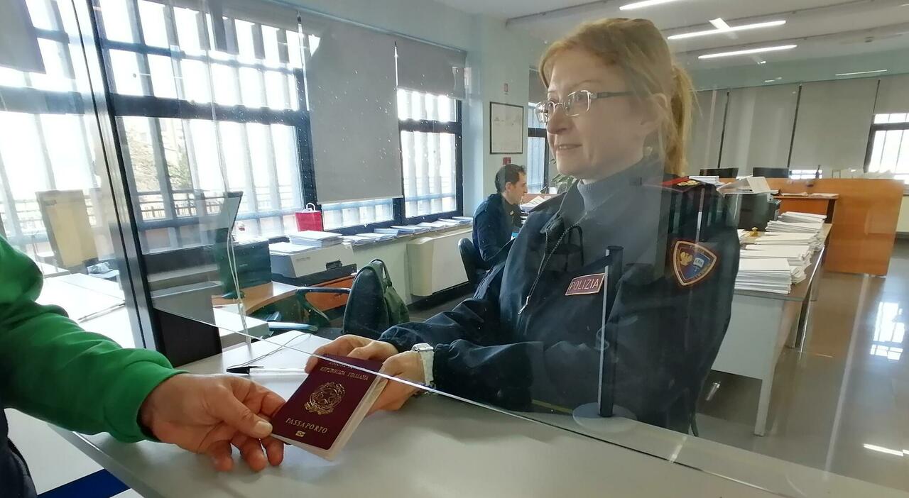 Passaporti, cosa cambia dal 1° dicembre? Stop pagamenti con bollettino postale, le nuove modalità