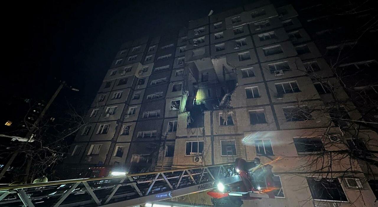 i russi sono sul punto di prendere Pokrorvsk. Raid aereo su Dnipro, un morto e 11 feriti