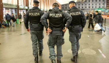 gravissimo un 25enne. Arrestati gli aggressori, sono tre diciannovenni