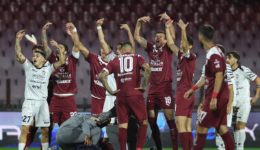 Salernitana-Crotone, Villa perde conoscenza dopo uno scontro: ambulanza in campo