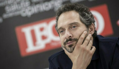 Claudio Santamaria, gli esordi, l'amore (ritrovato) con Francesca Barra e la perdita del figlio. «Le manie' Le ho tutte»