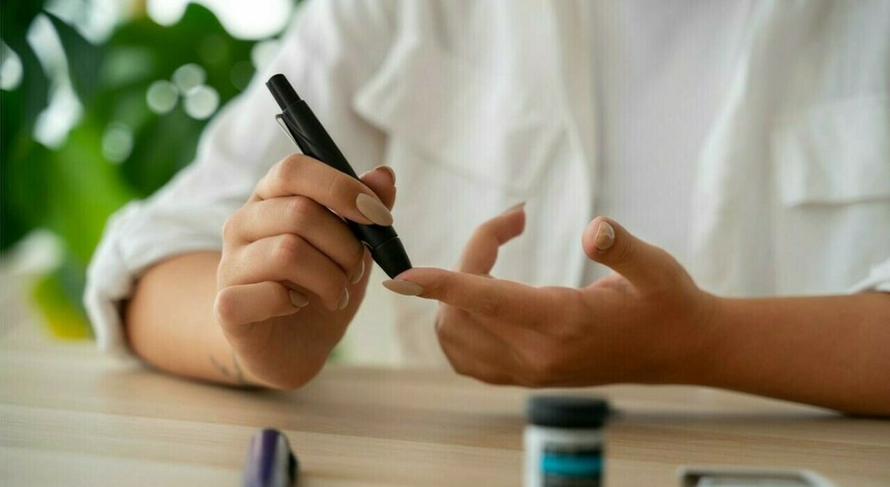 Diabete tipo 2, aumento esponenziale tra i giovani: dal cibo al cellulare, ecco le cause