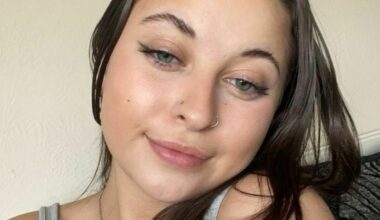 Forte mal di testa mentre guarda la tv ma è un ictus. «Avevo 20 anni, ero in forma e in salute. Il mio compagno mi ha trovata sul letto senza sensi»