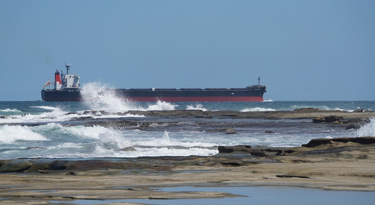 Russia, un miliardo di barili di petrolio bloccati in mare. E ora la Lukoil rischia il collasso