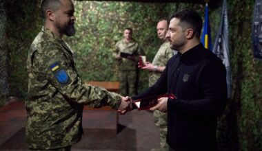 Ucraina, a Pokrovsk truppe ucraine circondate. Zelensky: «Decidono i militari se ritirarsi»