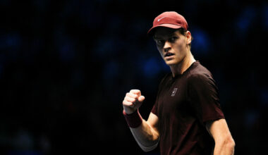 Sinner-De Minaur 7-5, 6-2. Jannik vince in un'ora e 53 minuti e trova la sua terza finale consecutiva. Adesso Alcaraz o Aliassime