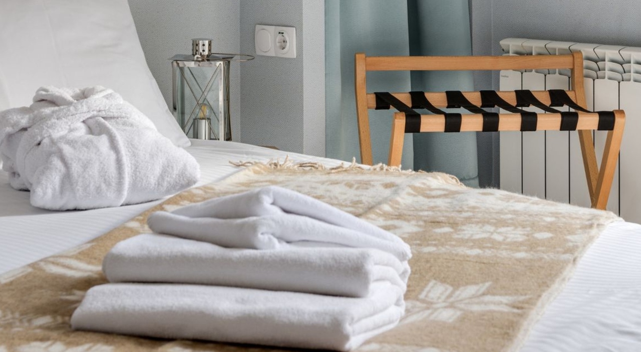 il dramma di una famiglia in vacanza in Turchia. L'hotel evacuato, gli arresti e i pesticidi