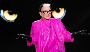 Malgioglio a Belve: «Sulla natica ho tatuata la bocca di Jennifer Lopez. Quando mamma è morta mi sono ammalato» - Il Messaggero