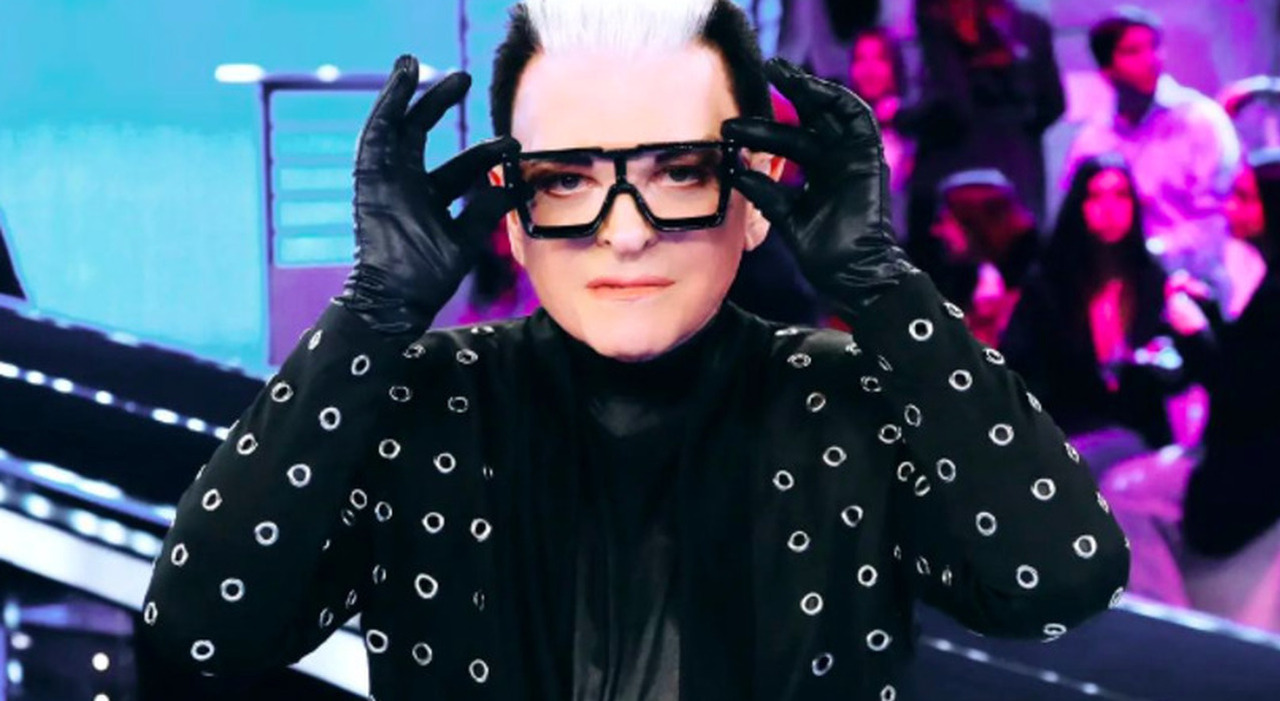 Cristiano Malgioglio, il fidanzato e il matrimonio, il coming out, l'amicizia con Carrà, il tumore alla pelle: «Sono un miracolato, mi... - Leggo.it