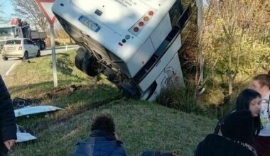 Incidente a Pordenone, bus di studenti finisce fuori strada: alcuni feriti, una ragazza portata in ospedale in elicottero