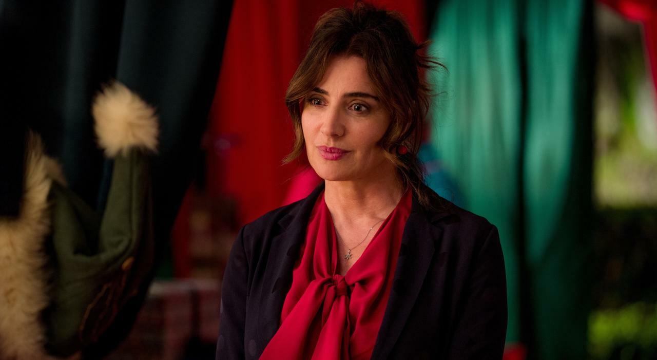 «Essere donna significa essere un piccolo eroe. Riuscire a barcamenarsi tra scuola, figli e chat è molto da gestire»