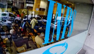 Stipendi, chi guadagna di più (e chi di meno) in Italia? Dalla finanza alla ristorazione: la classifica del settore privato - Il Messaggero