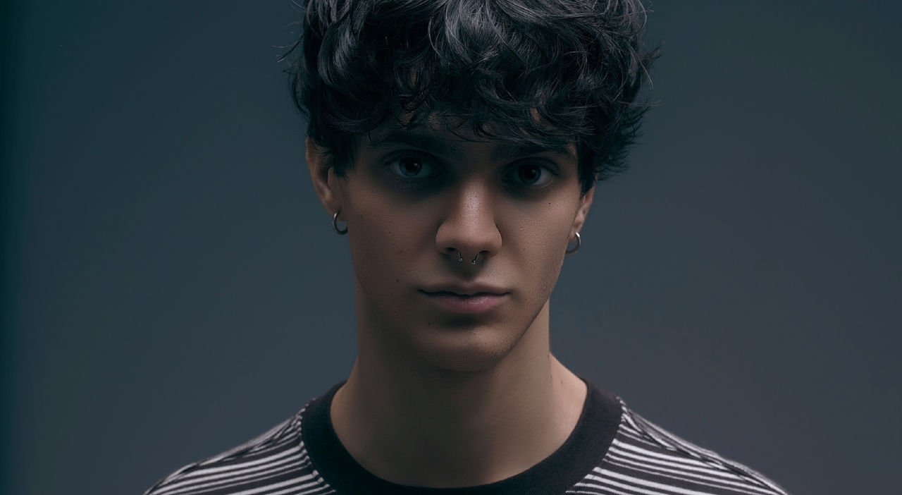 X Factor, Tellynonpiangere e “Barche di Carta”: «Ho gli occhi di mio padre e non so come sia». Ecco il testo dell'inedito - Leggo.it