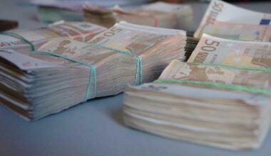 Tassa sui contanti in manovra, l'emendamento: «Bollo di 500 euro per importi fino a 10mila». La guida ai pagamenti - Il Messaggero