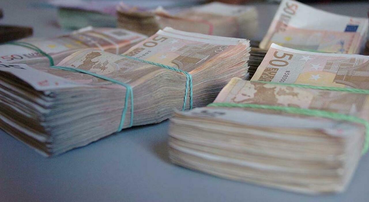 Tassa sui contanti in manovra, l'emendamento: «Bollo di 500 euro per importi fino a 10mila». La guida ai pagamenti - Il Messaggero