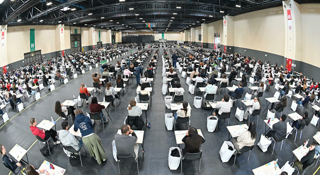 Medicina, foto e video dei test finiscono sui social. Miur: «Pronti ad annullare gli esami» - Il Messaggero