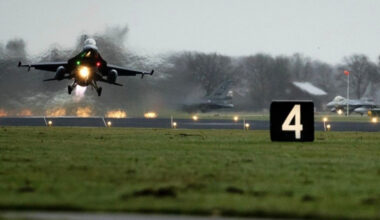 Droni sulla base militare di Volkel in Olanda. L'esercito schiera armi e tenta di abbatterli