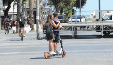 «Non possiamo garantire la sicurezza e il rispetto dell'obbligo del casco»
