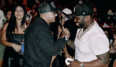 l'abbraccio con il mito conquista i social