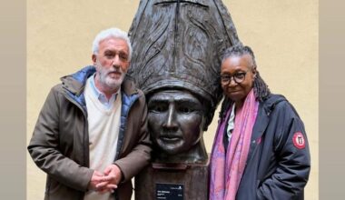 Napoli, Whoopi Goldberg al Museo del Tesoro di San Gennaro: gita di piacere o lavoro? - Il Mattino