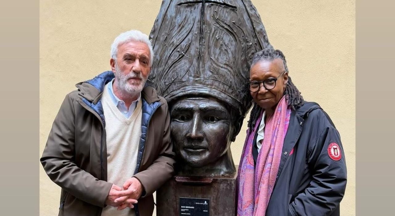 Napoli, Whoopi Goldberg al Museo del Tesoro di San Gennaro: gita di piacere o lavoro? - Il Mattino