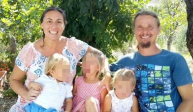 Uno scatto della famiglia anglo-australiana, che viveva nel bosco di Palmoli, in provincia di Chieti, pubblicato sul sito web della mamma, Caterine Louise Birmingham. La mamma, il padre Nathan e i tre bambini sono ritratti nei pressi della loro...