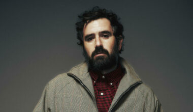 «Volevo compare casa di Baglioni, ma ha rifiutato. Il nuovo album l'ho scritto in monopattino»