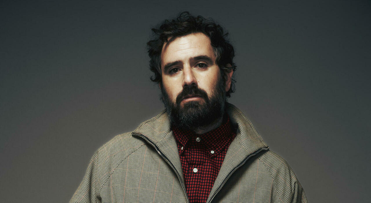 «Volevo compare casa di Baglioni, ma ha rifiutato. Il nuovo album l'ho scritto in monopattino»