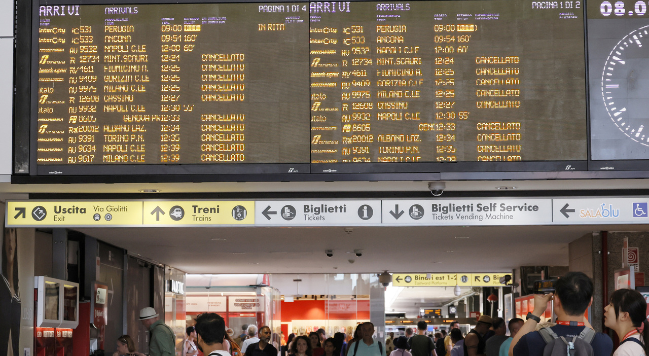 Sciopero generale 28 novembre (ma c'è chi si ferma anche giovedì). Treni, bus, aerei: orari e fasce di garanzie - Il Messaggero