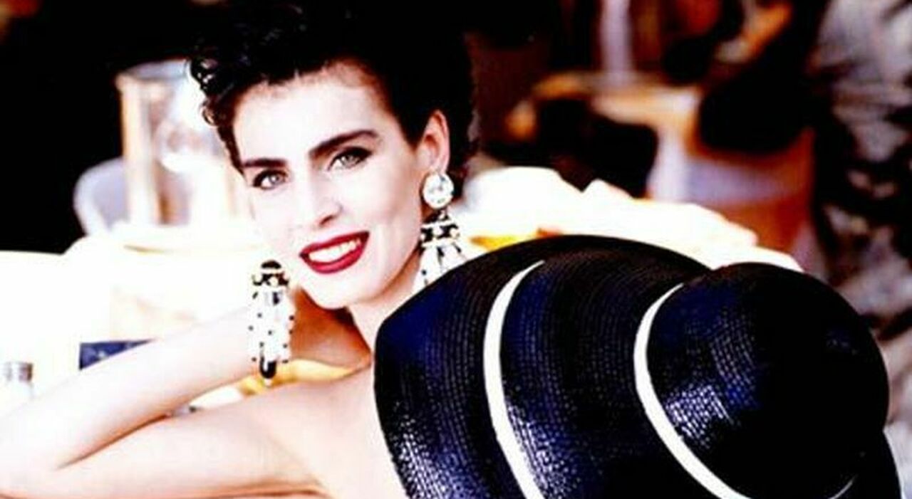 «Il primo calcio mentre ero incinta». Mediaset lo licenzia