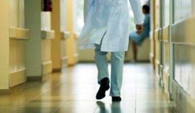 «Ha preparato l’intervento su Whatsapp». Paziente risarcita con 45mila euro