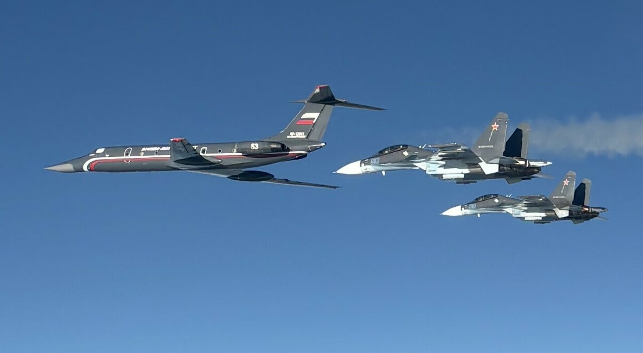 Eurofighter italiani faccia a faccia con i jet russi, la guerra nei cieli sopra l