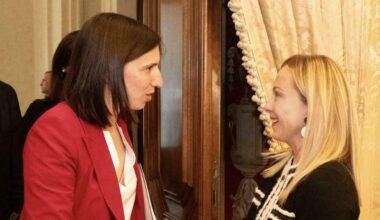 La presidente del Consiglio, Giorgia Meloni, con la segretaria del Pd, Elly Schlein, in occasione dell