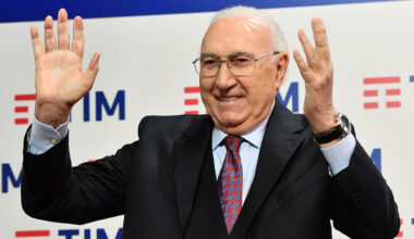 Pippo Baudo e l'eredità, perché figli e segretaria non l'hanno accettata? Dalle case e terreni ai diritti d'autore, le ipotesi