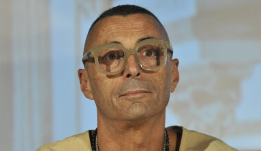 spiava la sua vita privata